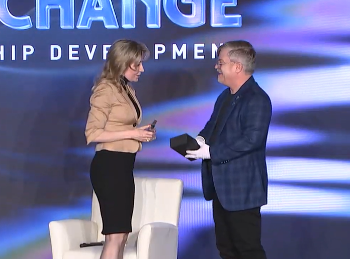 Dr. Kristine Romine accepting the first ever Sciton Aesthetic Leadership Award